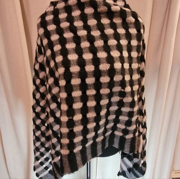 Elegant Black and White Checkered Poncho - Picture 1 of 5
